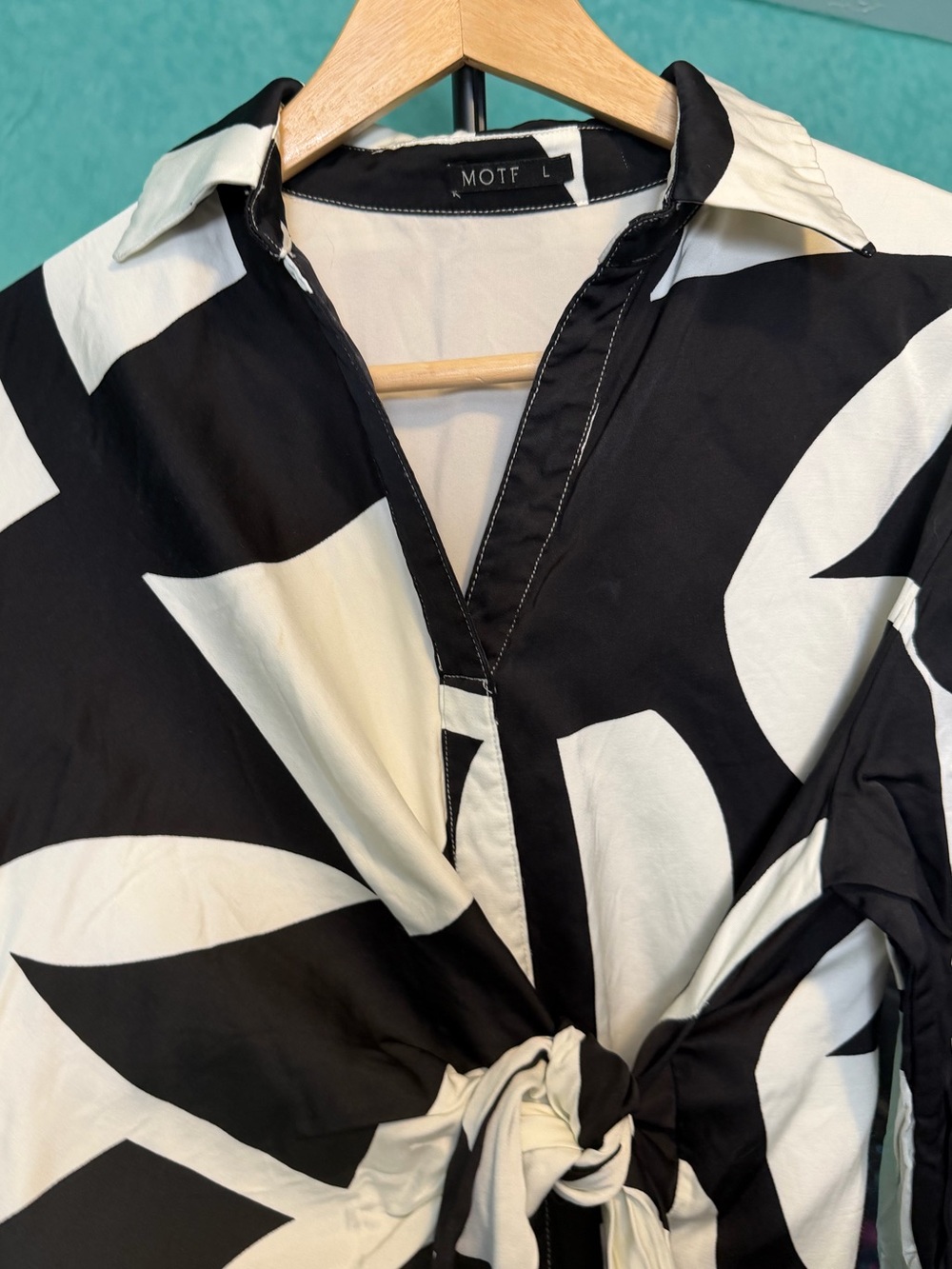 🖤🤍Motif Dress - Picture 3 of 8